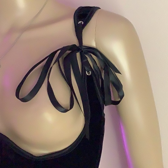 SMALL VELVET PRINCESS CORSET - Picture 9 of 13